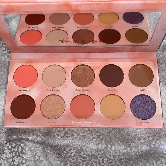 Dominique Cosmetics Coral Blossom Eyeshadow Palette NIB - Picture 2 of 3